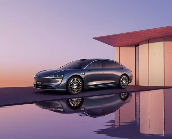 余承东：享界S9有7个遮阳帘 比任何防晒霜都管用