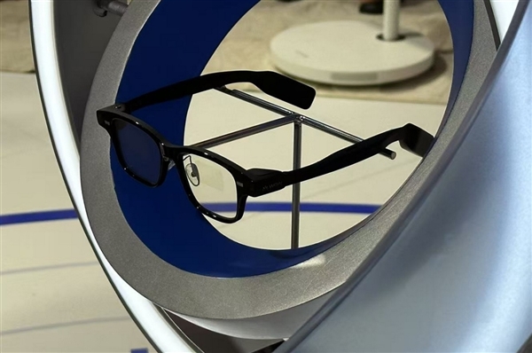 阿里巴巴首款！夸克AI眼镜正式亮相：深度融合支付宝生态、通义千问大模型