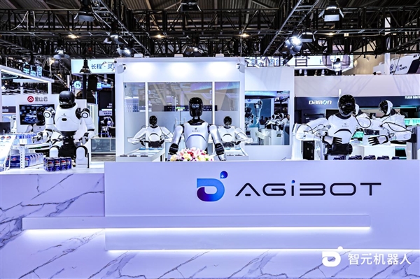 智元四大明星机器人集体亮相WAIC2025 大秀才艺 干活给力