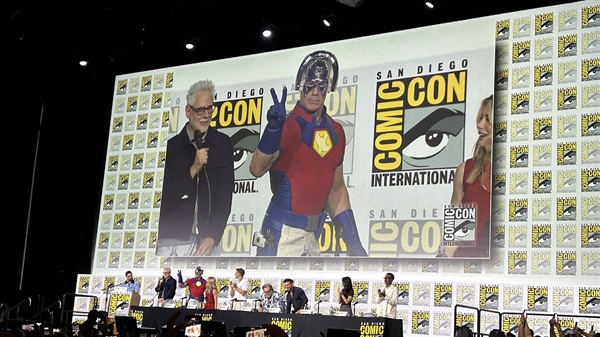 神奇四侠力压超人