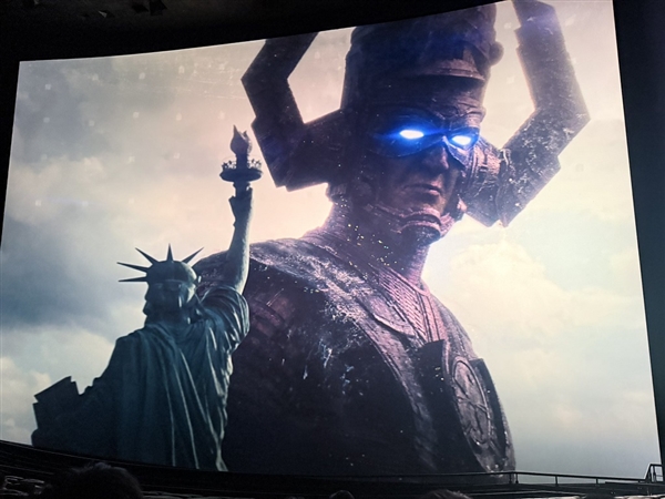 神奇四侠力压超人