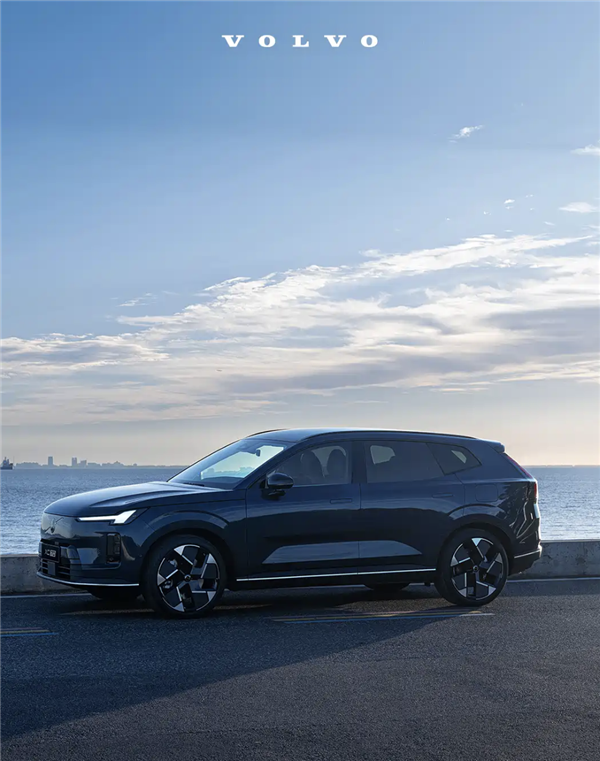 沃尔沃XC70牛仔蓝首发亮相！定位中型SUV 8月开启预售