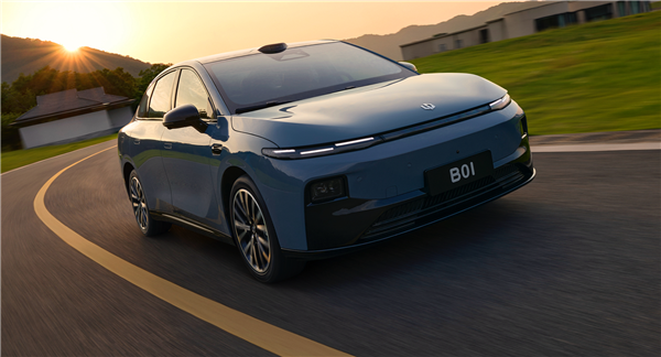 4.77米的纯电轿车只卖8.98万！零跑B01上市72小时锁单破万台