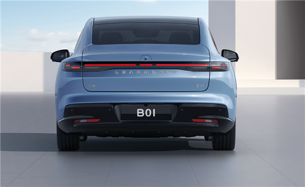 4.77米的纯电轿车只卖8.98万！零跑B01上市72小时锁单破万台