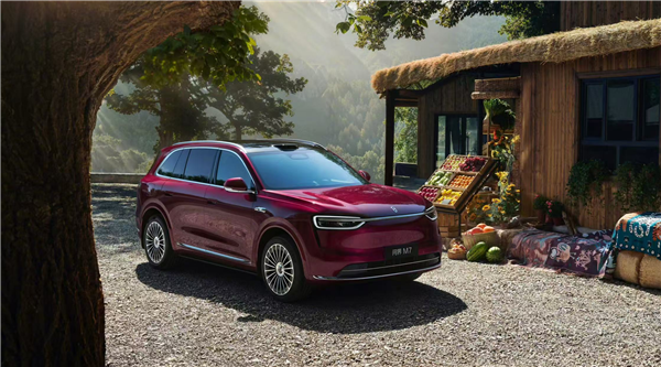 一年狂卖近20万辆斩获新势力车型销冠！全新问界M7亮相：9月上市