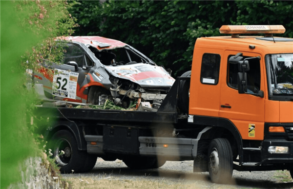 法国一赛车冲出赛道致3人死亡：女车手领航员是其母亲