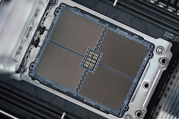 64核只要4万元太良心！AMD Zen5撕裂者9000X国行价格公布