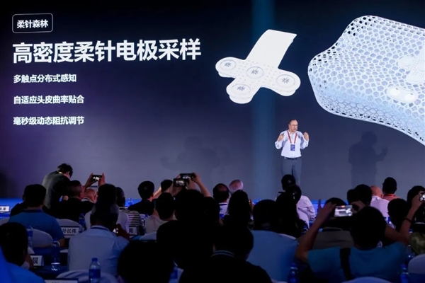 全球首款多模态梦境脑机接口发布：枕头形态 可缓解焦虑、改善睡眠