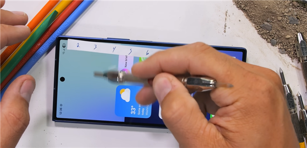 打破折叠屏脆弱魔咒!三星Galaxy Z Fold7通过弯折测试:装甲折叠铰链立大功