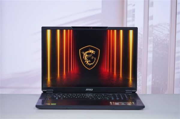 RTX 5090+4K MiniLED屏!微星绝影18 AI+锐龙版2025图赏