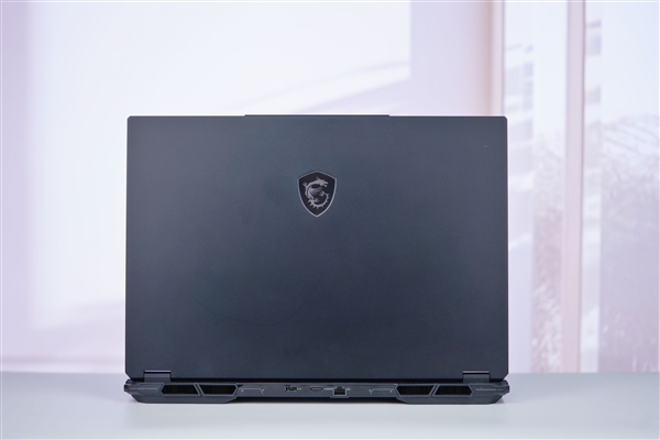 RTX 5090+4K MiniLED屏!微星绝影18 AI+锐龙版2025图赏