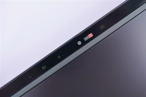 RTX 5090+4K MiniLED屏!微星绝影18 AI+锐龙版2025图赏