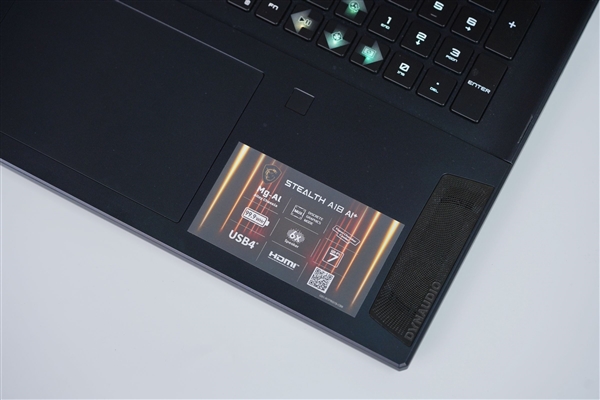 RTX 5090+4K MiniLED屏!微星绝影18 AI+锐龙版2025图赏