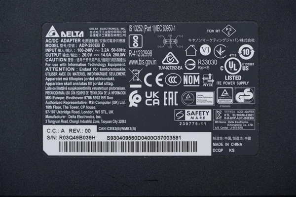 RTX 5090+4K MiniLED屏!微星绝影18 AI+锐龙版2025图赏