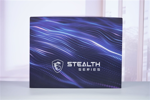 RTX 5090+4K MiniLED屏!微星绝影18 AI+锐龙版2025图赏