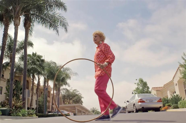 呼啦圈发明者去世:享年101岁