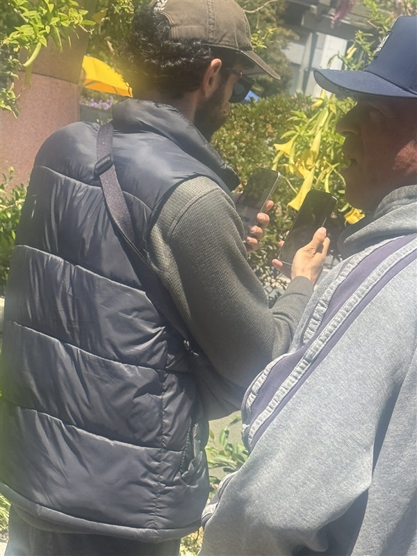 iPhone 17 Pro真机现身街头:外观大曝光