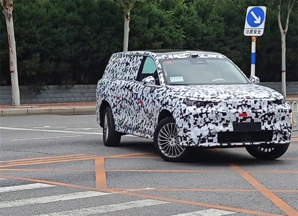 魏牌旗舰全尺寸SUV细节曝光:空悬+后轮转向 掉头丝滑非常