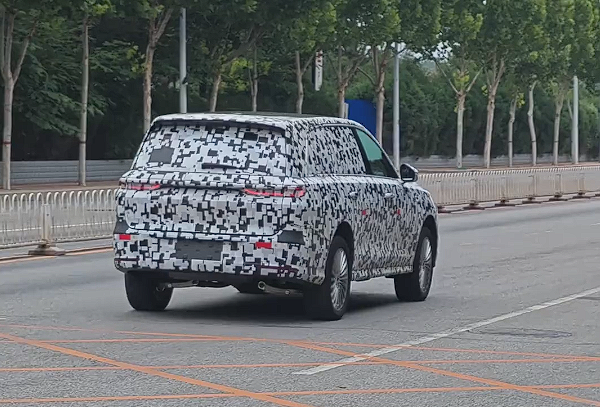 魏牌旗舰全尺寸SUV细节曝光:空悬+后轮转向 掉头丝滑非常