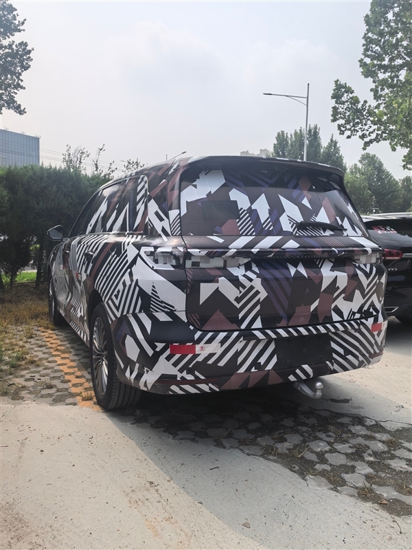 魏牌旗舰全尺寸SUV细节曝光:空悬+后轮转向 掉头丝滑非常
