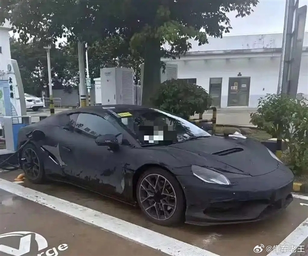 比亚迪全新超跑腾势Z曝光:敞篷、硬顶版本全都有