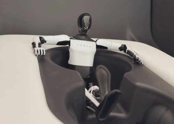 马斯克:特斯拉Optimus机器人将采用消费者从未见过的设计