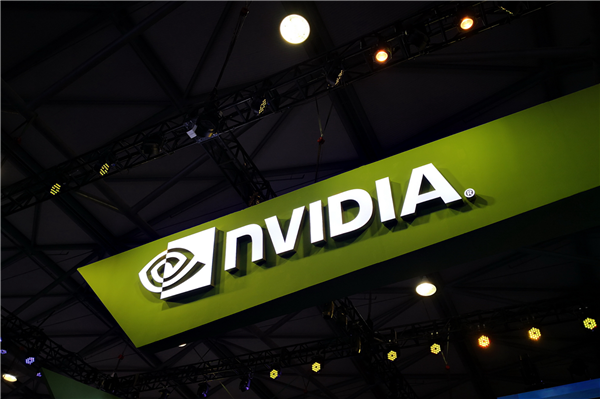 再创新高!英伟达市值突破4.3万亿美元 黄仁勋多次套现