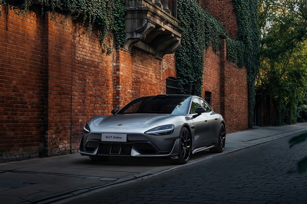 小米端到端辅助驾驶1000万Clips版全量推送 雷军:加减速更柔和