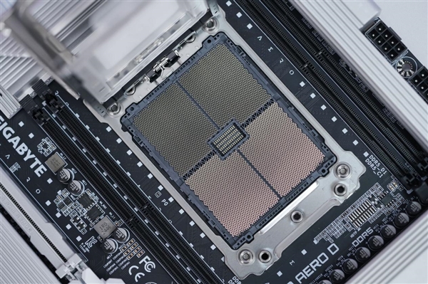 最强桌面CPU座驾!技嘉TRX50 AERO D主板图赏