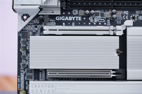 最强桌面CPU座驾!技嘉TRX50 AERO D主板图赏