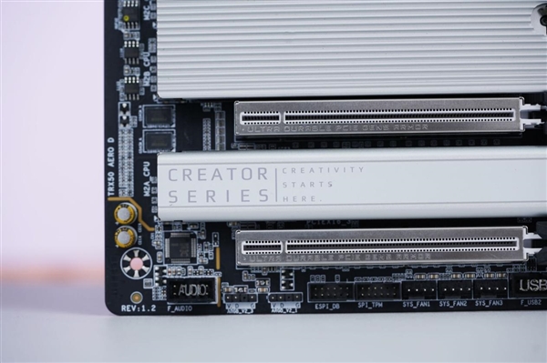 最强桌面CPU座驾!技嘉TRX50 AERO D主板图赏