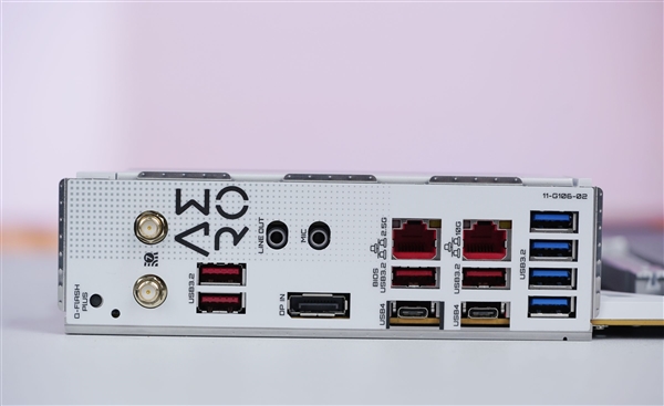 最强桌面CPU座驾!技嘉TRX50 AERO D主板图赏