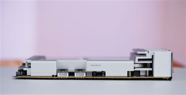 最强桌面CPU座驾!技嘉TRX50 AERO D主板图赏