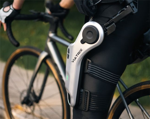 《流浪地球2》同款“机甲”上市!穿戴后轻松爬10楼