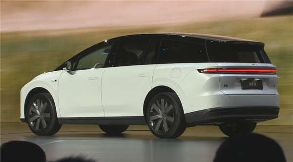 理想纯电最大的底气！自营超充桩达16000根：是第二名2倍多