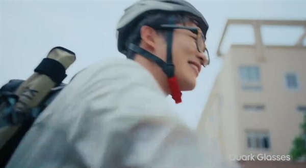 夸克AI眼镜支持高德地图:直接把路线“投”在眼前