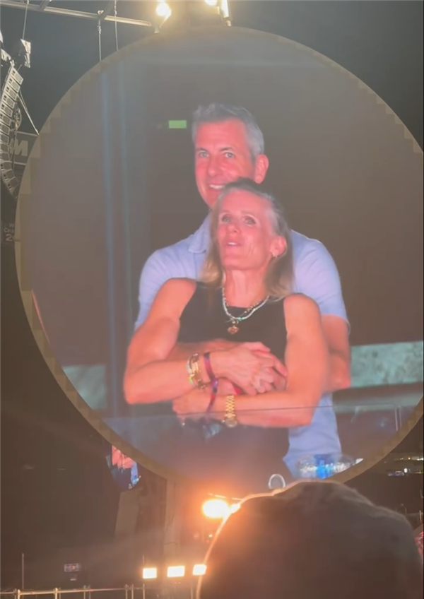 演唱会出轨事件男主起诉Coldplay乐队:永久性地损害了他的私生活