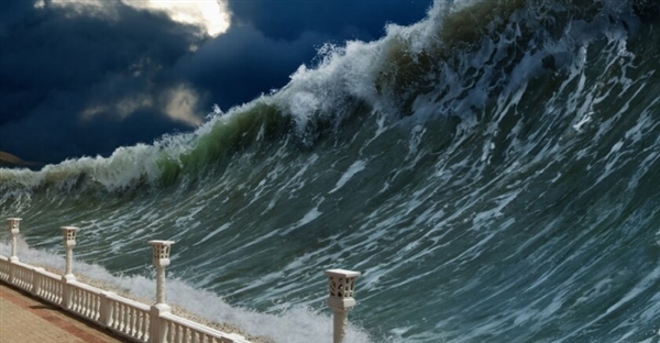 堪察加地震引发海啸:数米高海啸涌上陆地 冲毁建筑物