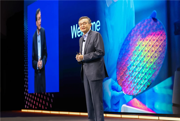 站在十字路口的英特尔