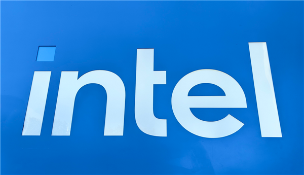 站在十字路口的英特尔
