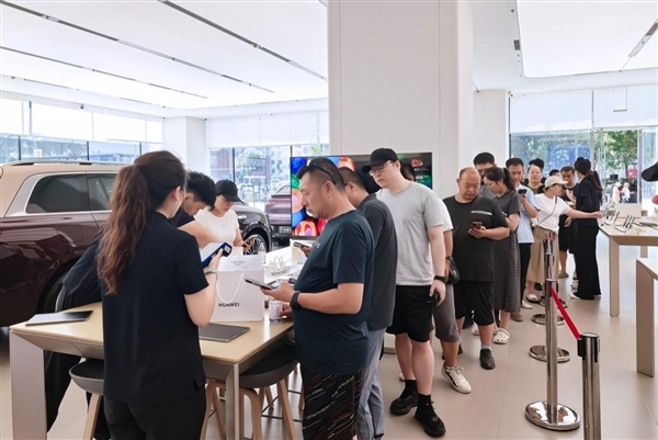 真香直屏旗舰!华为Pura 80数字版首销即爆:开学换机就选它