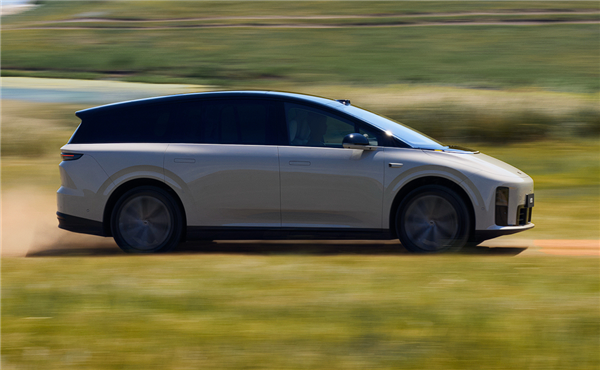 驱动电耗16.4度 理想i8续航实测:跑了553km 达成率76.8%