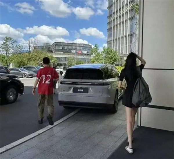 李想:我爱人是茅侃侃介绍的 对于他的离开我非常非常难过