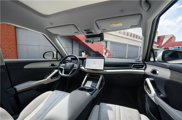 年轻人第一台小型纯电SUV!比亚迪元UP 301km领航型上市:7.48万元