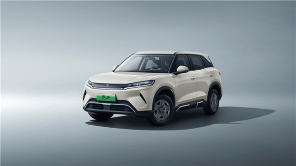 年轻人第一台小型纯电SUV!比亚迪元UP 301km领航型上市:7.48万元