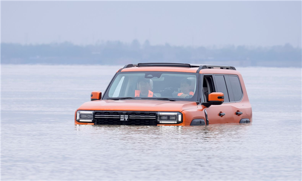 全球首款横渡长江的车来了!捷途纵横G700上市:30.49万起