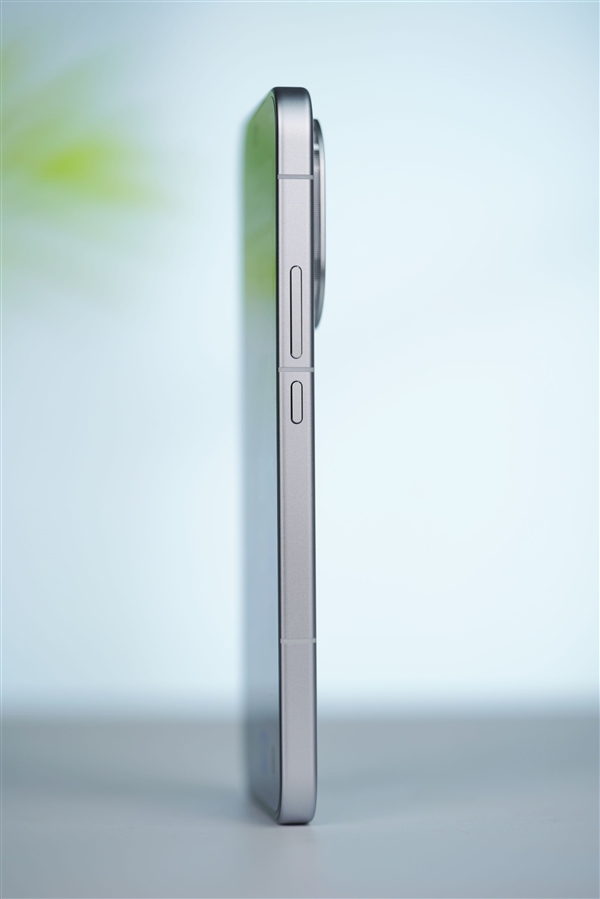 首发2K三星珠峰屏 一眼通透!iQOO 15图赏