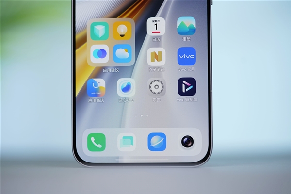 首发2K三星珠峰屏 一眼通透!iQOO 15图赏