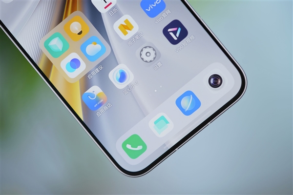 首发2K三星珠峰屏 一眼通透!iQOO 15图赏