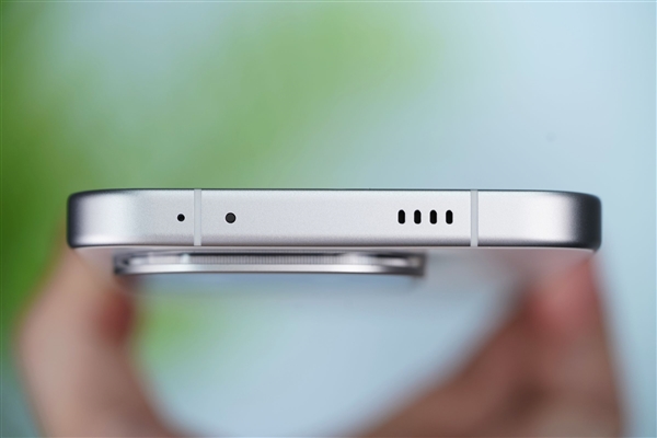 首发2K三星珠峰屏 一眼通透!iQOO 15图赏